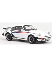 vieille voiture de sport coupe blanche