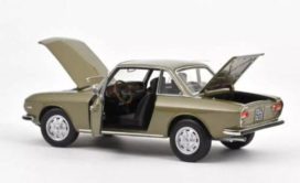 vieille voiture italienne brune