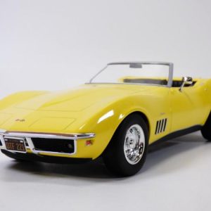 vieille voiture americaine cabriolet jaune