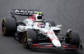 voiture de course formule 1 blanche