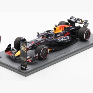 voiture de course formule 1 mauve