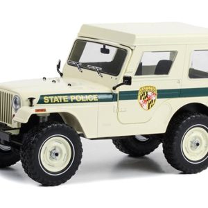 vieille jeep de police beige et verte americaine