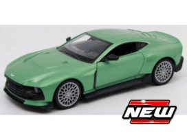 voiture anglaise de sport coupe verte