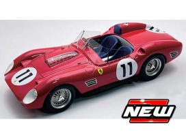 vieille voiture de course italienne rouge