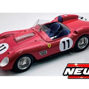 vieille voiture de course italienne rouge