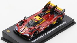 voiture italienne de course rouge