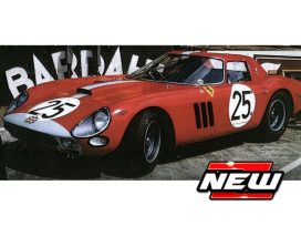 vieille voiture italienne de course rouge