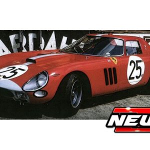 vieille voiture italienne de course rouge