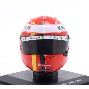 casque de pilote de course rouge