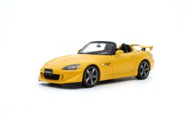 vieille voiture jaune cabriolet de sport