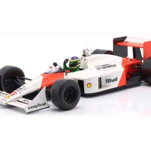 vieille voiture de course formule 1 orange et blanche