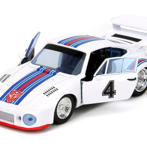 vieille voiture de course blanche