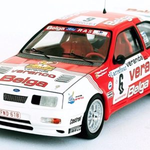 vieille voiture de rallye rouge et blanche