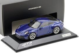 voiture allemande de sport coupe bleu