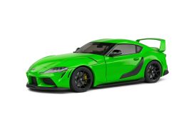 voiture de tuning verte