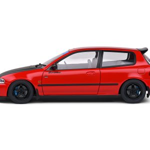 vieille voiture de tuning rouge et noire