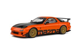 vieille voiture de tuning orange et noire