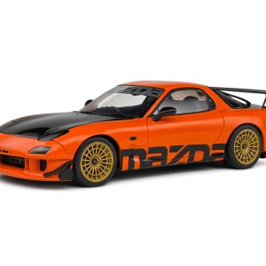 vieille voiture de tuning orange et noire