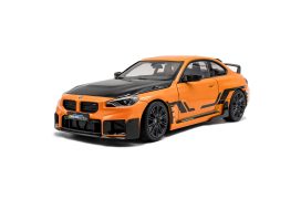 voiture allemande de sport orange et noire