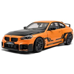 voiture allemande de sport orange et noire