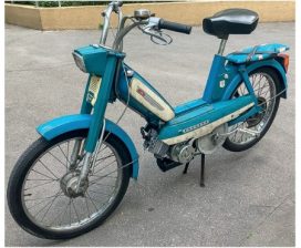vieille mobilette bleu