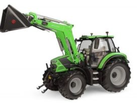 gros tracteur agricole vert avec pelle avant noire
