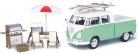 vieux minibus pick up vert et blanc