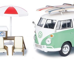 vieux minibus pick up vert et blanc
