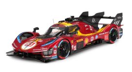 voiture italienne de course rouge