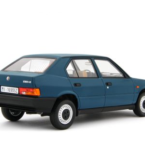 vieille voiture italienne verte