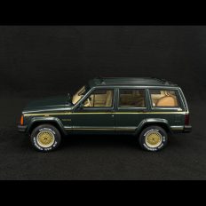 vieille voiture jeep verte
