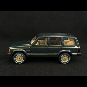 vieille voiture jeep verte