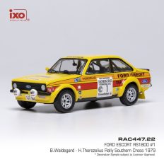 vieille voiture de rallye jaune et rouge