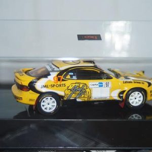 vieille voiture de rallye jaune