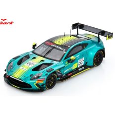 voiture anglaise de course verte