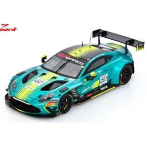 voiture anglaise de course verte