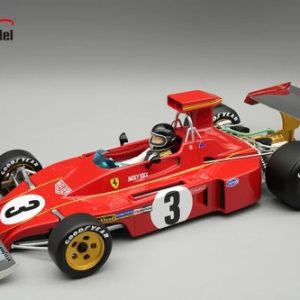 vieille voiture de course italienne rouge