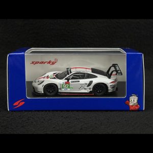voiture de sport coupe allemande blanche