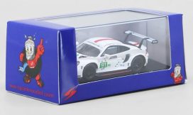 voiture de course blanche