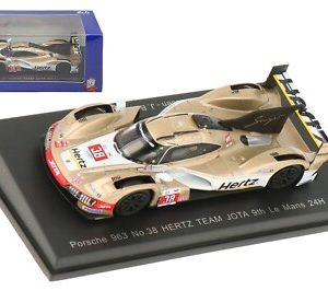 voiture allemande de course dorée
