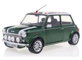 vieille petite voiture verte anglaise