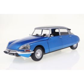 vieille voiture française bleu