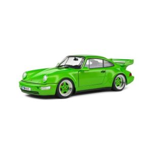 vieille voiture allemande de sport coupe verte