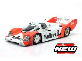 vieille voiture de course orange et blanche
