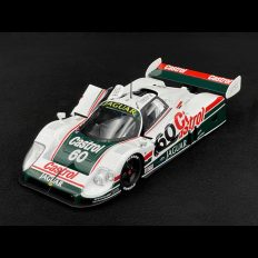 vieille voiture de course anglaise rouge verte et blanche