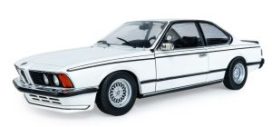 vieille voiture coupe allemande blanche
