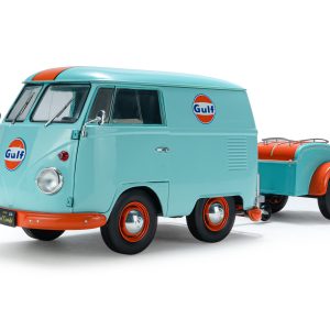 vieille camionnette bleu et orange avec remorque