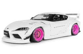 voiture de sport coupe blanche et rose