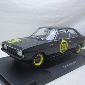 vieille voiture allemande de sport noire