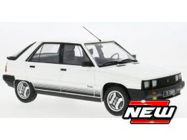 vieille voiture française blanche